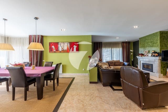 5 soverom Villa til salgs i Premià de Dalt med svømmebasseng garasje - € 995 000 (Ref: 8035016)