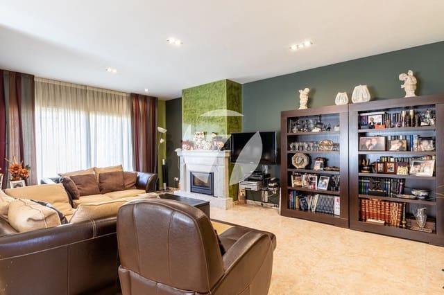 5 soverom Villa til salgs i Premià de Dalt med svømmebasseng garasje - € 995 000 (Ref: 8035016)