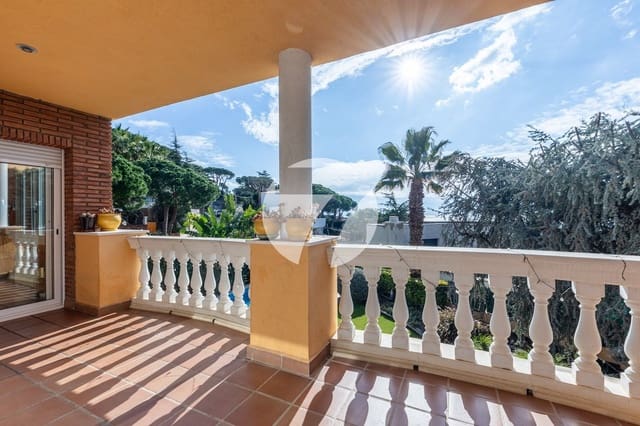 5 soverom Villa til salgs i Premià de Dalt med svømmebasseng garasje - € 995 000 (Ref: 8035016)