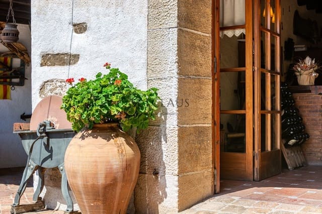 6 bedroom Villa for sale in Molins de Rei with pool - € 850,000 (Ref: 8225694)