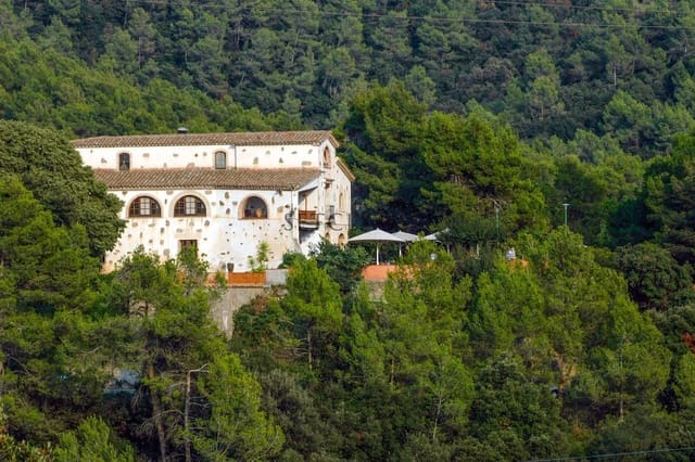 6 bedroom Villa for sale in Molins de Rei with pool - € 850,000 (Ref: 8225694)