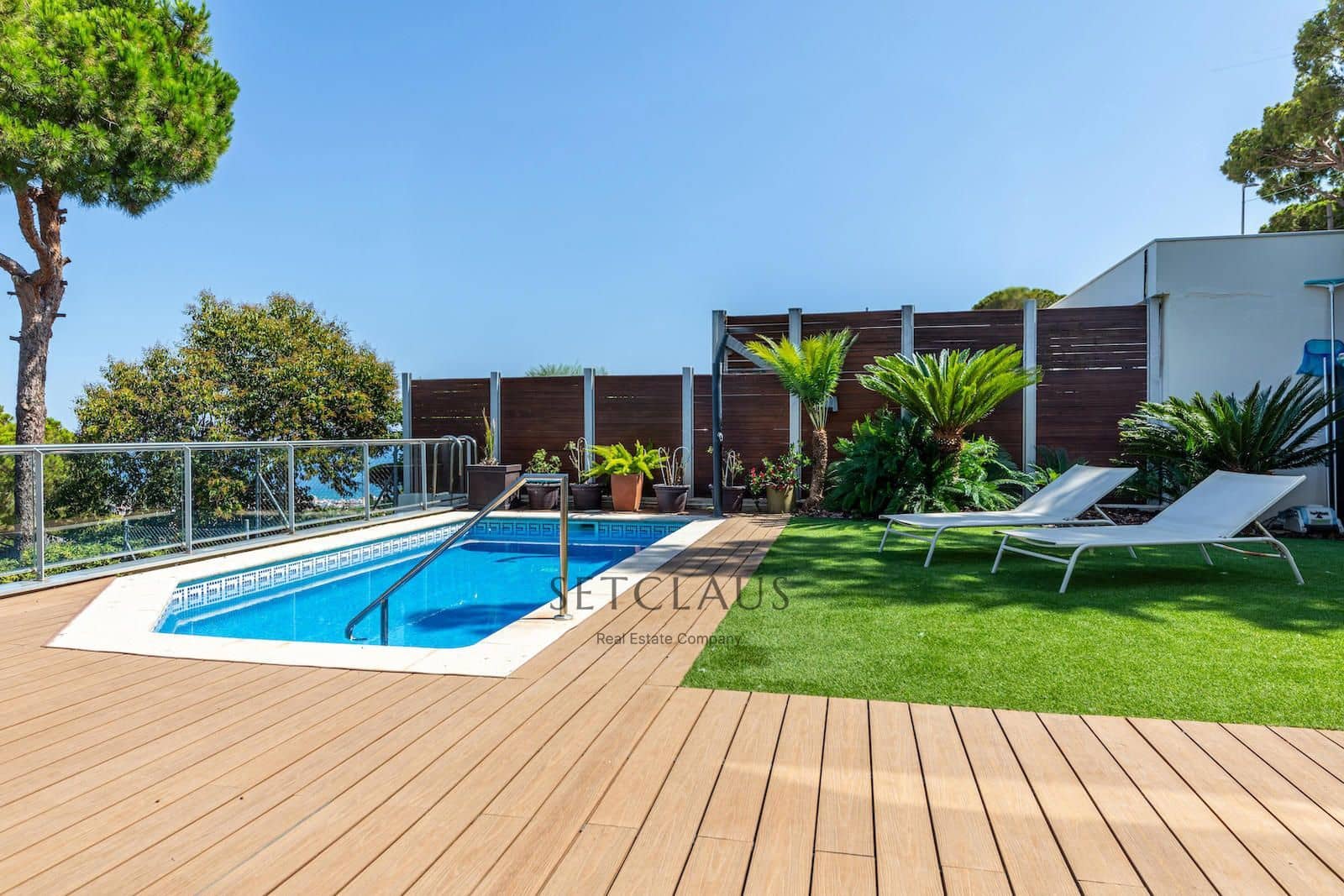 5 bedroom Villa for sale in Premia de Dalt with garage - € 1,350,000 (Ref: 8456467)