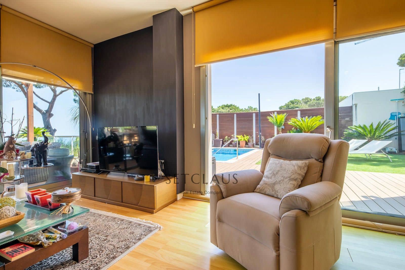 5 bedroom Villa for sale in Premia de Dalt with garage - € 1,350,000 (Ref: 8456467)