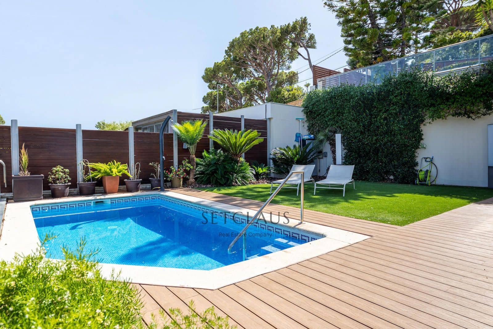 5 bedroom Villa for sale in Premia de Dalt with garage - € 1,350,000 (Ref: 8456467)