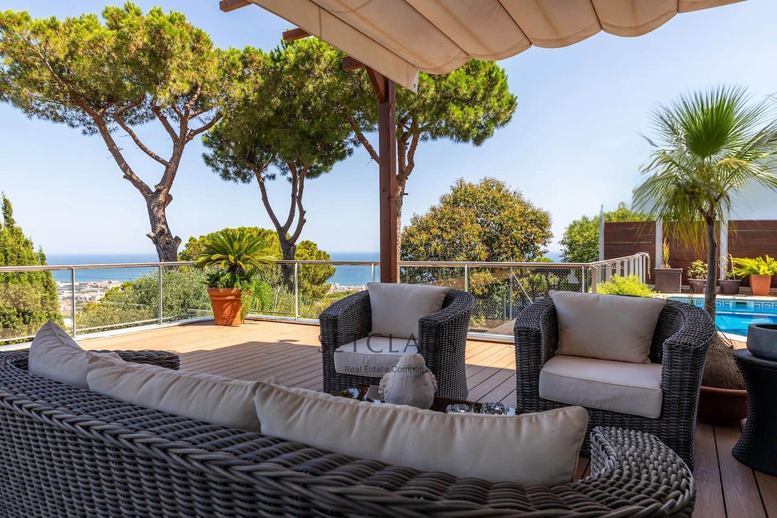 5 bedroom Villa for sale in Premia de Dalt with garage - € 1,350,000 (Ref: 8456467)