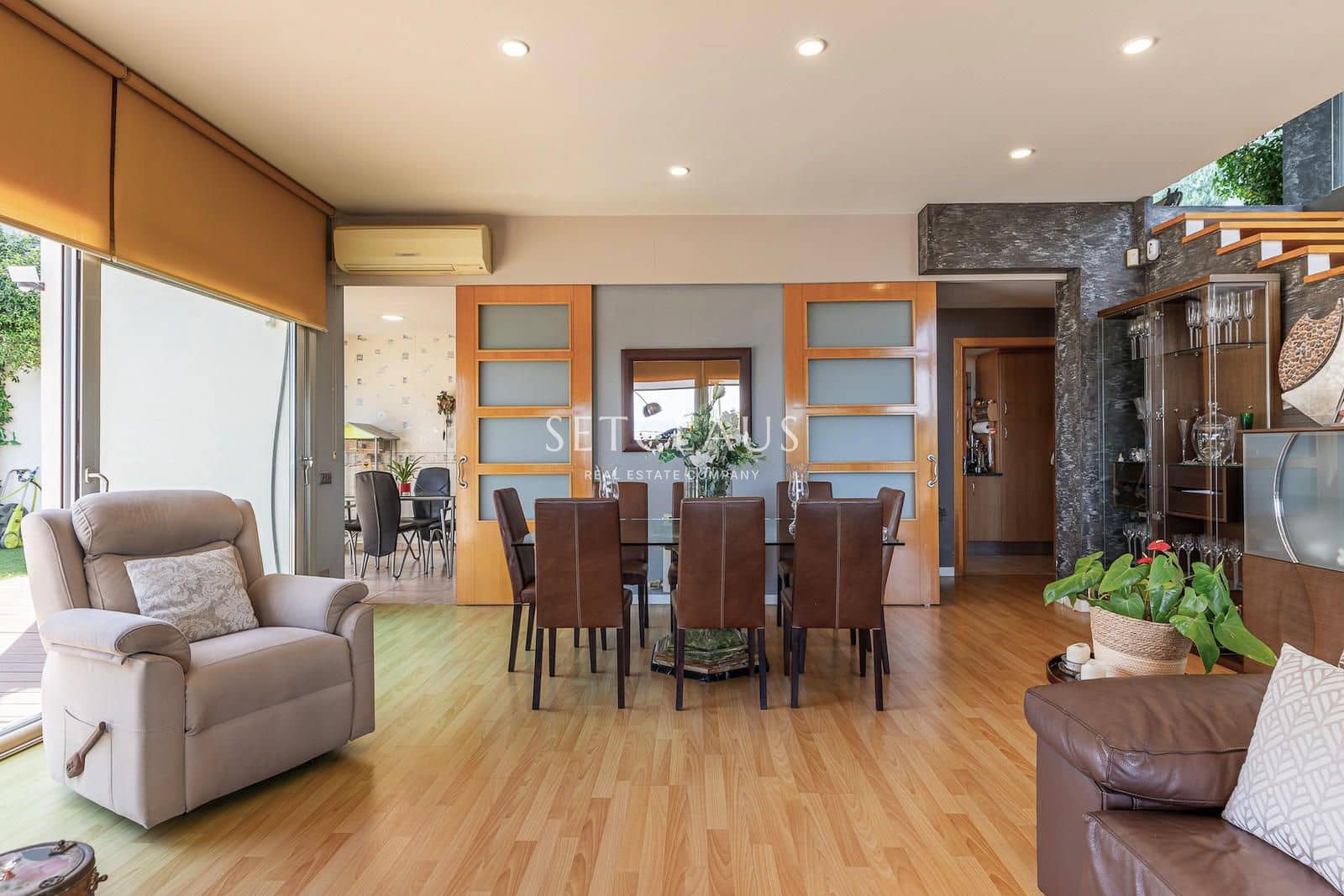 5 bedroom Villa for sale in Premia de Dalt with garage - € 1,350,000 (Ref: 8456467)
