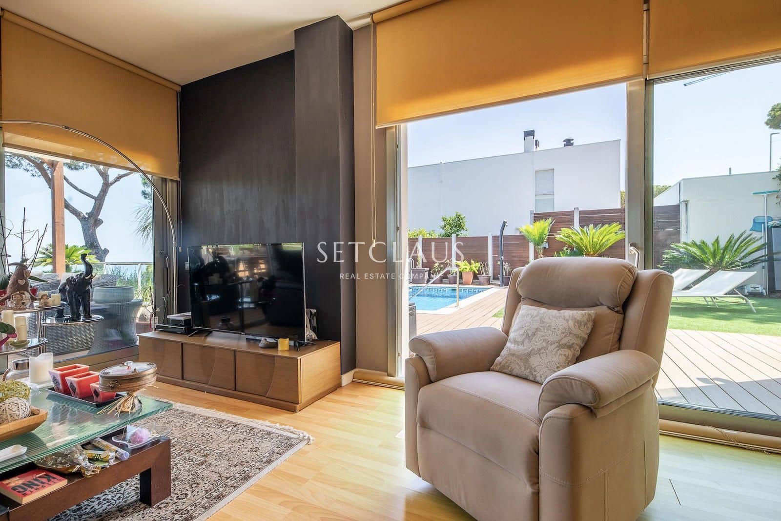 5 bedroom Villa for sale in Premia de Dalt with garage - € 1,350,000 (Ref: 8456467)