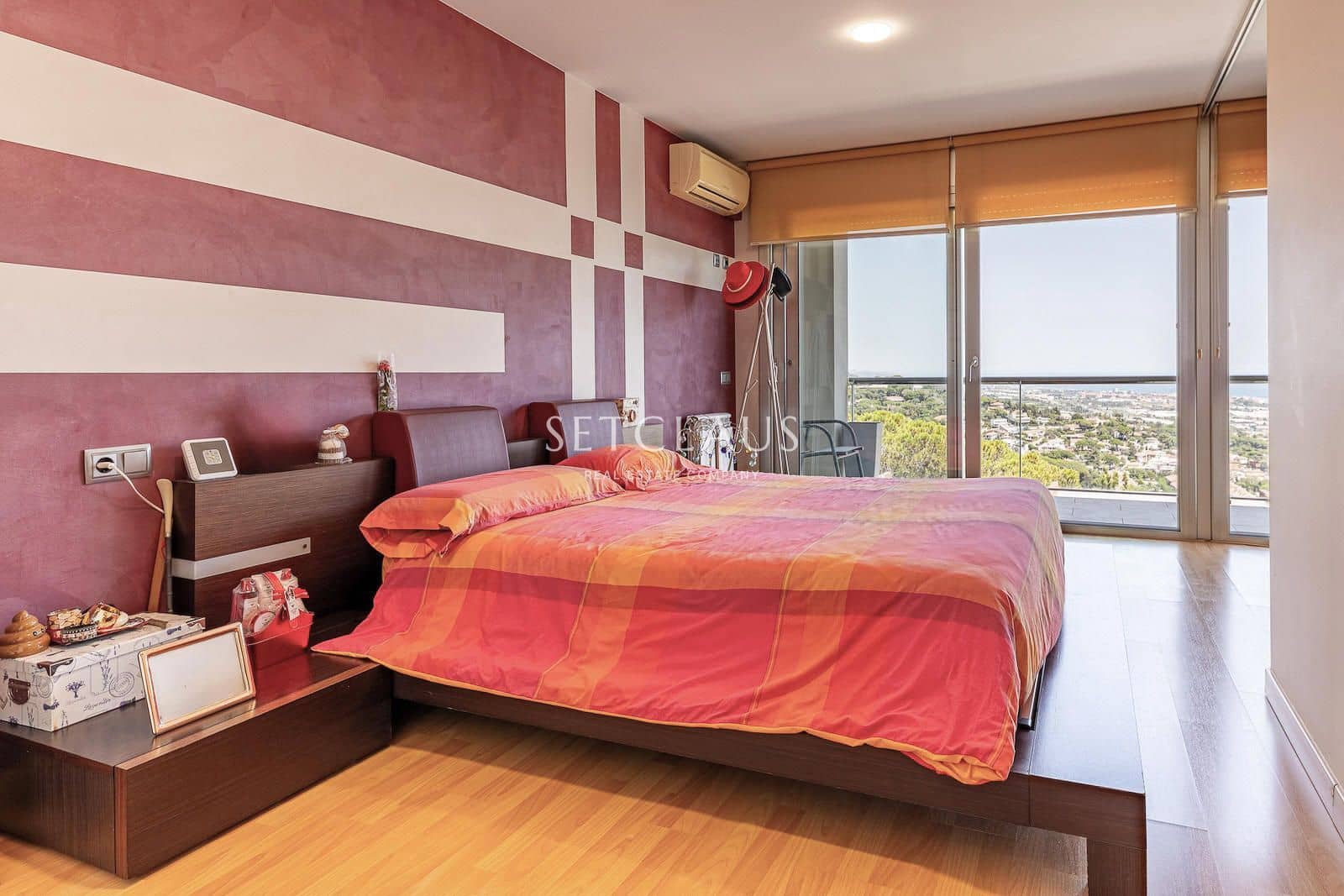 5 bedroom Villa for sale in Premia de Dalt with garage - € 1,350,000 (Ref: 8456467)