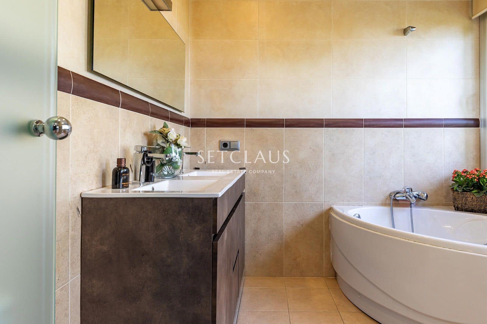 5 bedroom Villa for sale in Premia de Dalt with garage - € 1,350,000 (Ref: 8456467)