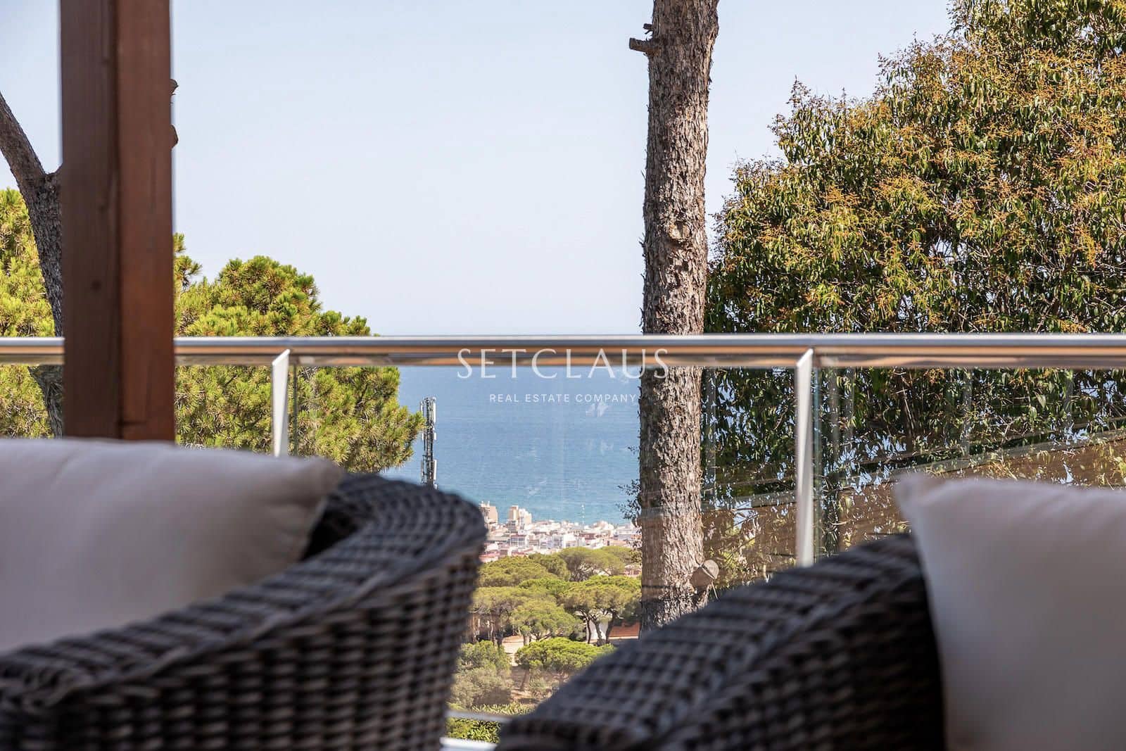 5 bedroom Villa for sale in Premia de Dalt with garage - € 1,350,000 (Ref: 8456467)
