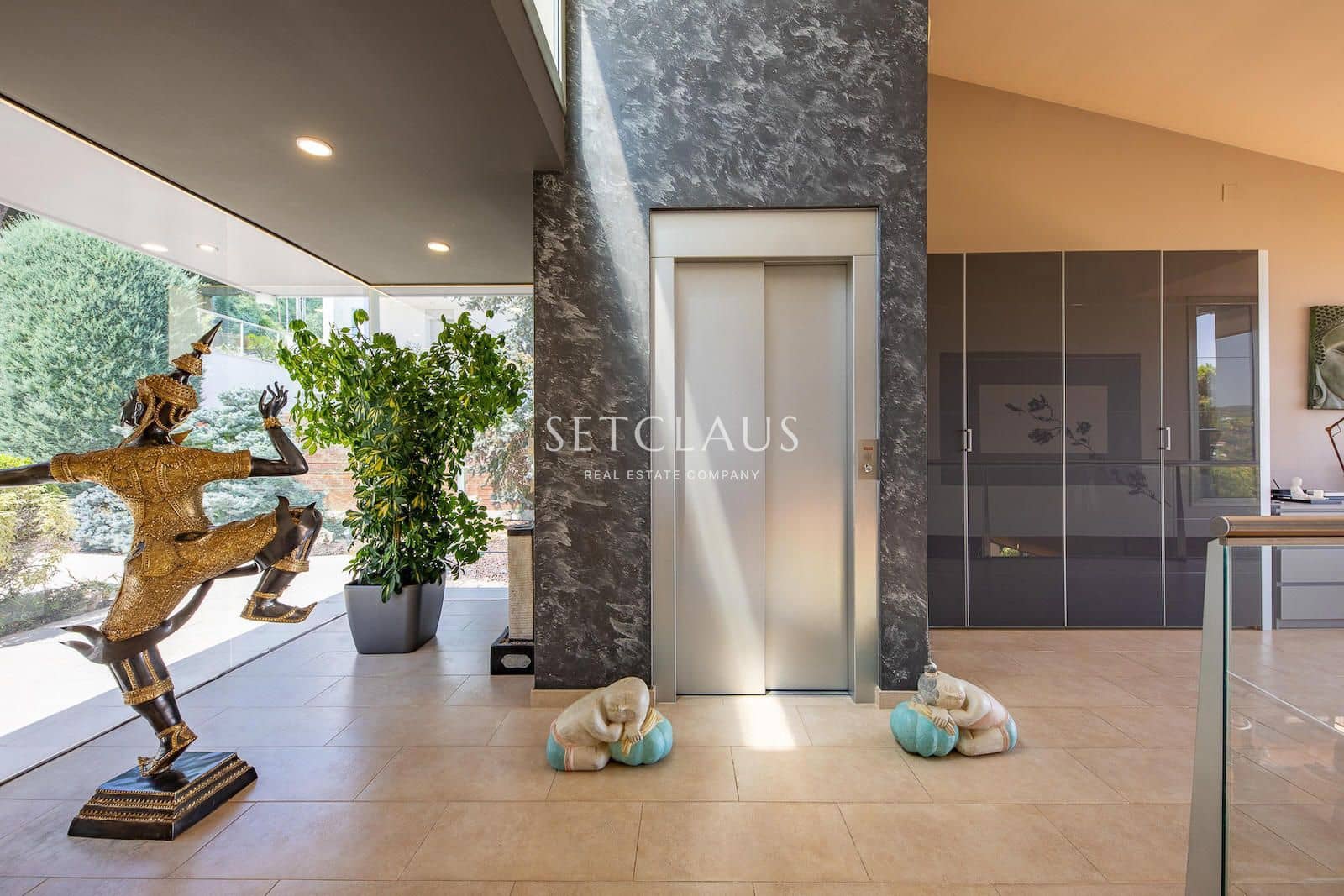 5 bedroom Villa for sale in Premia de Dalt with garage - € 1,350,000 (Ref: 8456467)