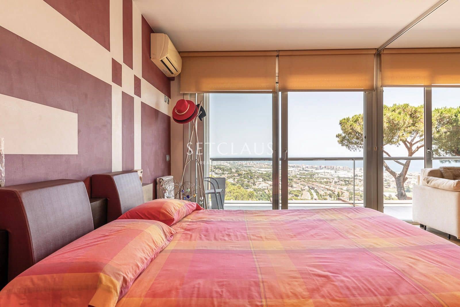 5 bedroom Villa for sale in Premia de Dalt with garage - € 1,350,000 (Ref: 8456467)