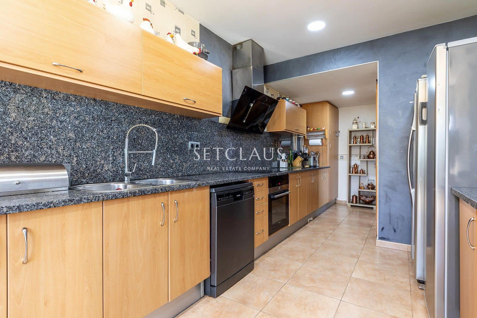 5 bedroom Villa for sale in Premia de Dalt with garage - € 1,350,000 (Ref: 8456467)