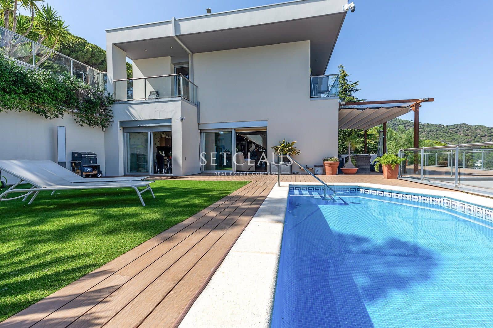 5 bedroom Villa for sale in Premia de Dalt with garage - € 1,350,000 (Ref: 8456467)
