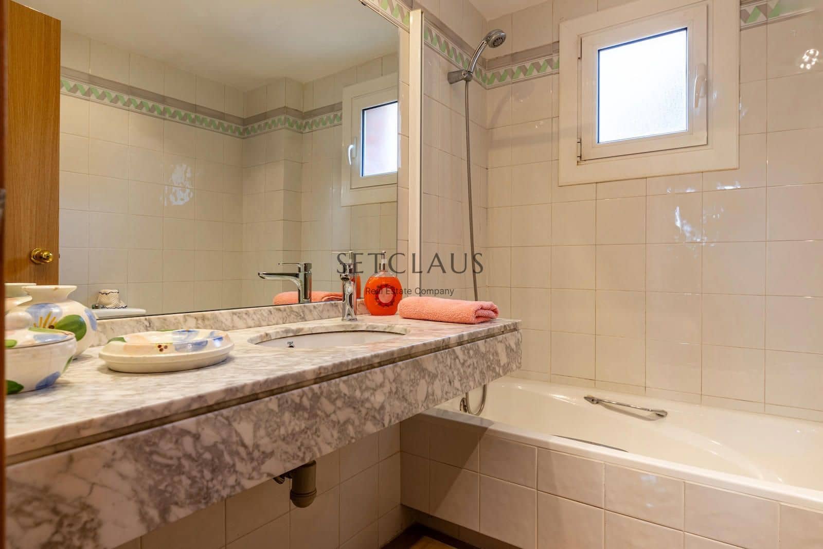 4 soveværelse Byhus til salg i Tiana med swimmingpool garage - € 690.000 (Ref: 8640346)