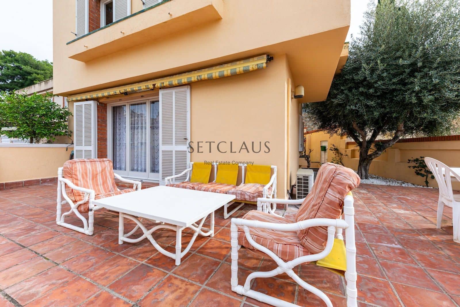 4 soveværelse Byhus til salg i Tiana med swimmingpool garage - € 690.000 (Ref: 8640346)