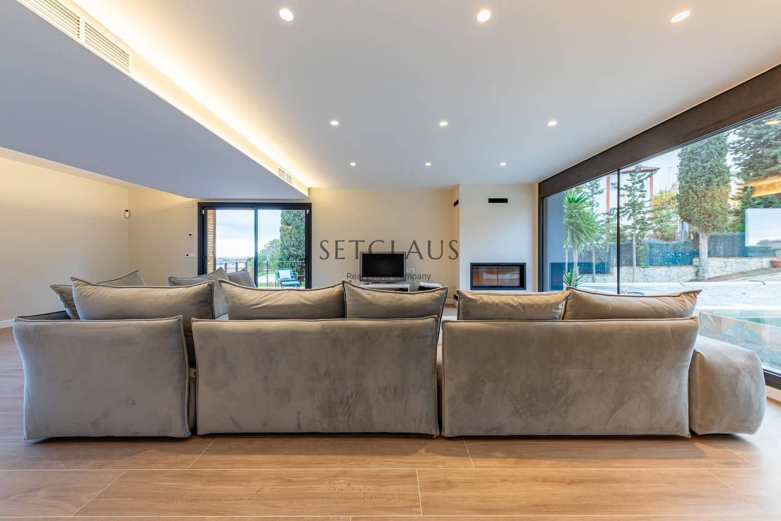 4 soveværelse Villa til salg i Tiana med swimmingpool - € 1.900.000 (Ref: 8649022)