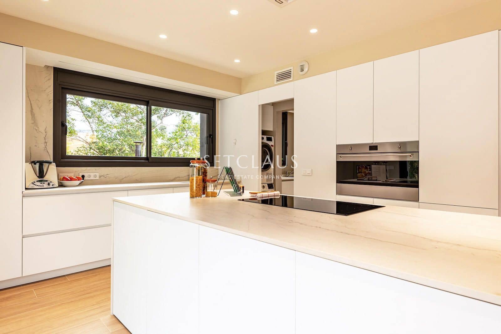 4 slaapkamer Villa te koop in Tiana met zwembad - € 1.900.000 (Ref: 8649022)