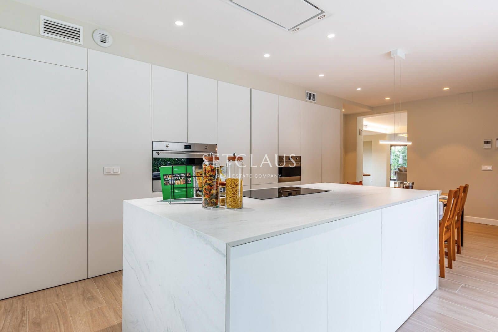 4 slaapkamer Villa te koop in Tiana met zwembad - € 1.900.000 (Ref: 8649022)