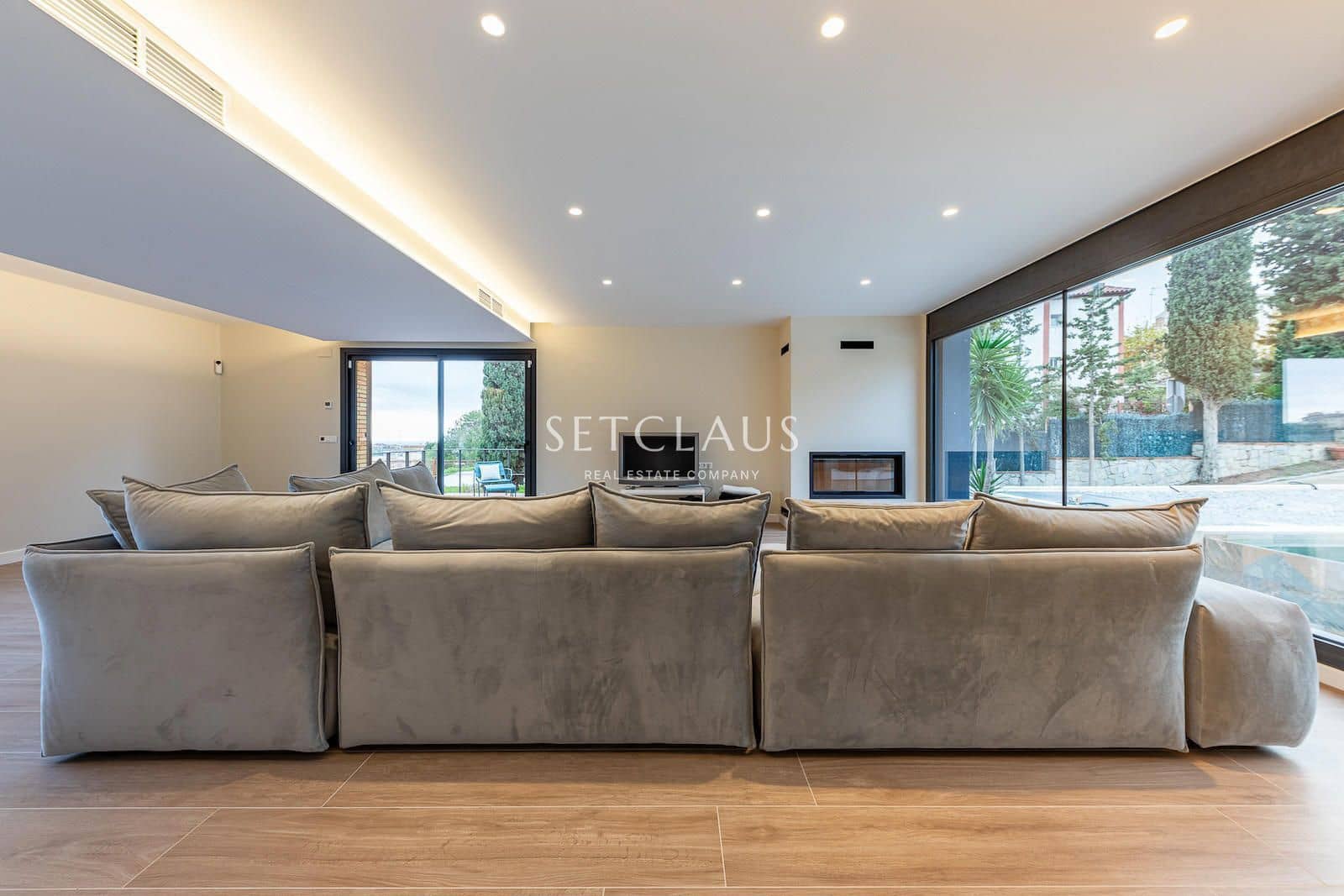 4 slaapkamer Villa te koop in Tiana met zwembad - € 1.900.000 (Ref: 8649022)