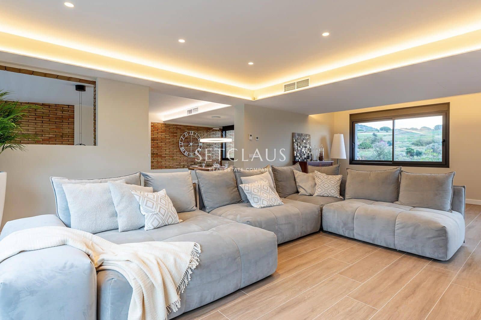 4 slaapkamer Villa te koop in Tiana met zwembad - € 1.900.000 (Ref: 8649022)