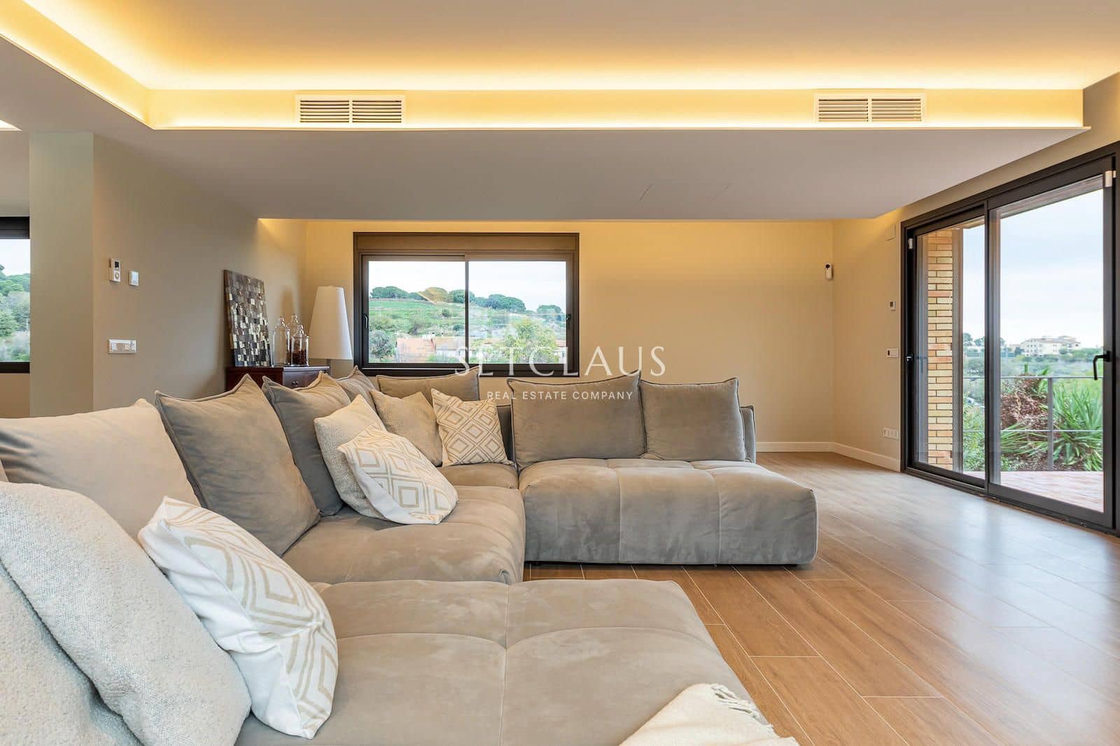 4 slaapkamer Villa te koop in Tiana met zwembad - € 1.900.000 (Ref: 8649022)
