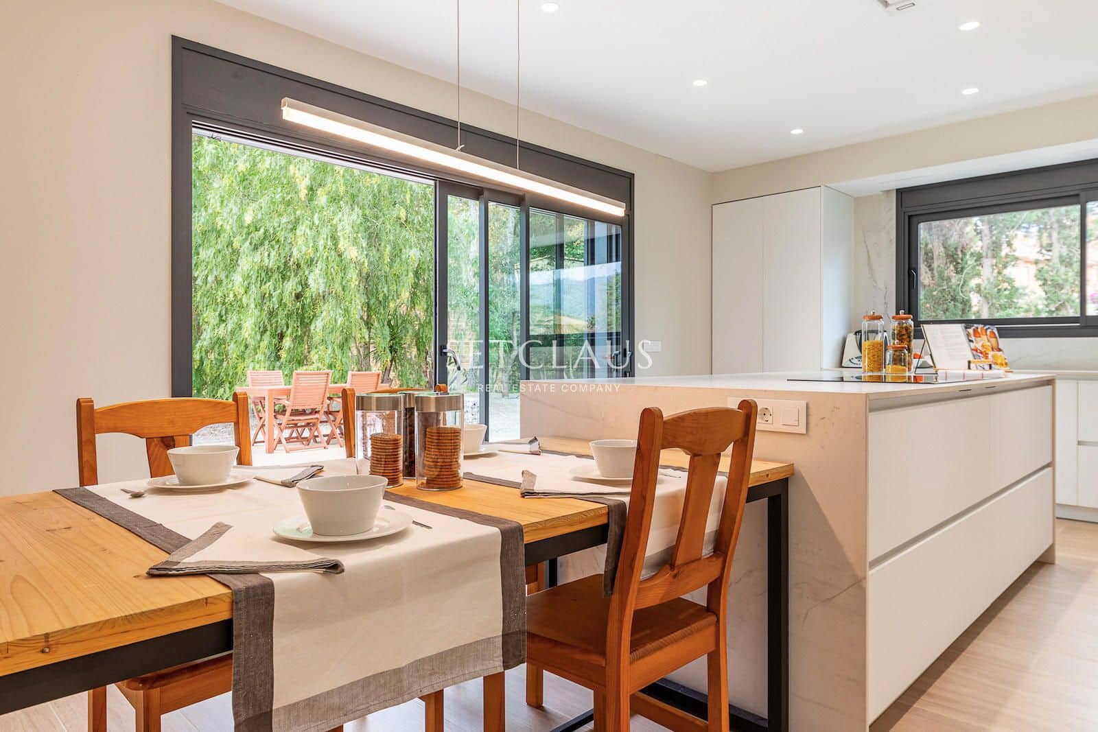 4 slaapkamer Villa te koop in Tiana met zwembad - € 1.900.000 (Ref: 8649022)