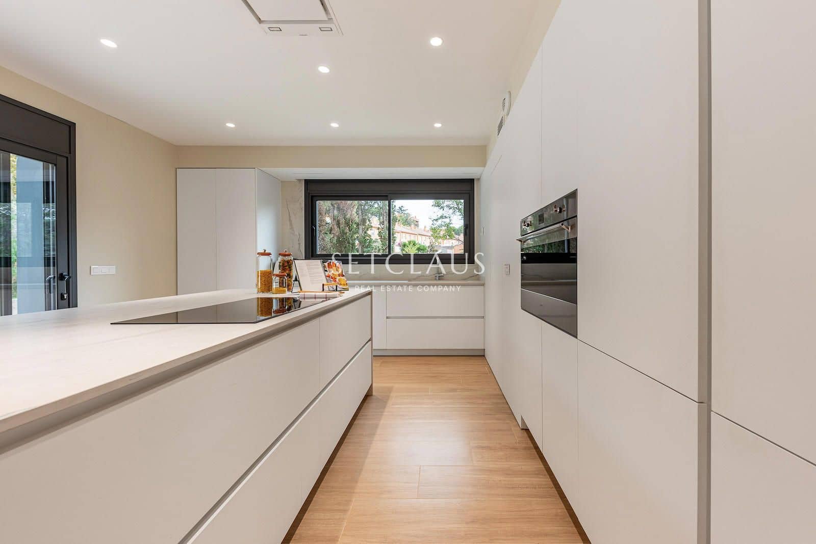 4 slaapkamer Villa te koop in Tiana met zwembad - € 1.900.000 (Ref: 8649022)