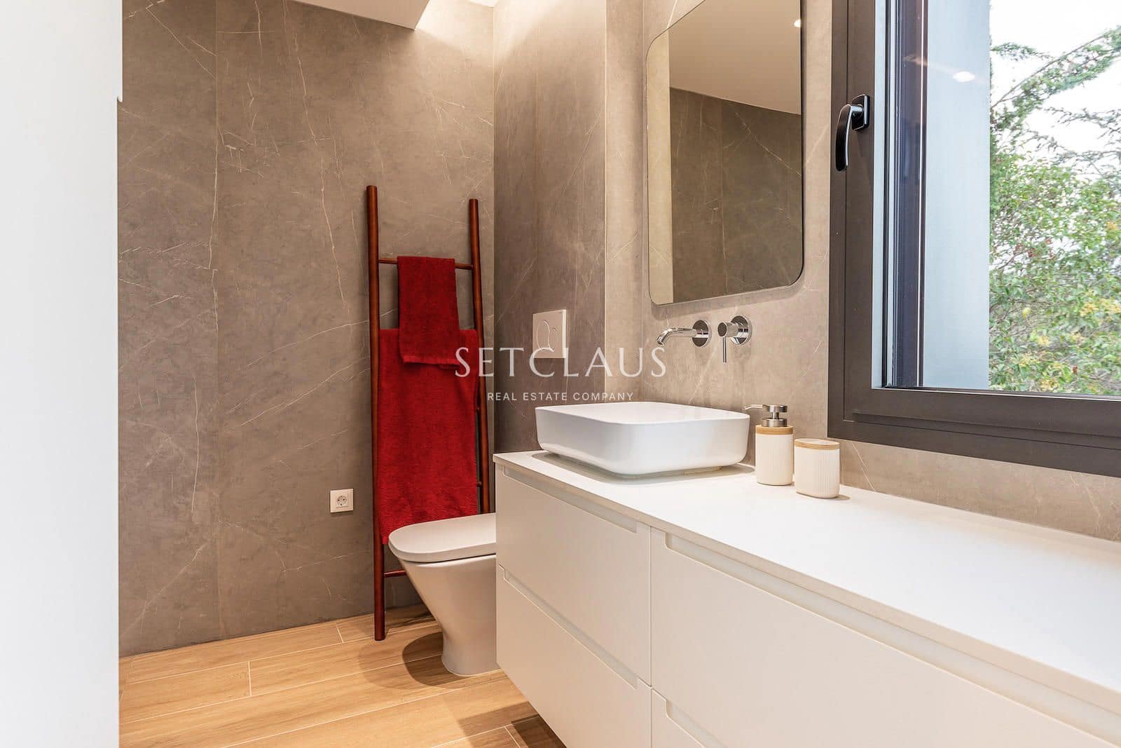 4 slaapkamer Villa te koop in Tiana met zwembad - € 1.900.000 (Ref: 8649022)