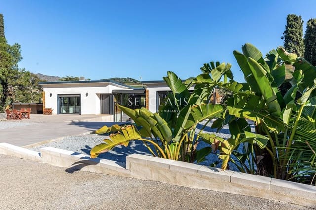 4 bedroom Villa for sale in Tiana with pool - € 1,900,000 (Ref: 8649022)