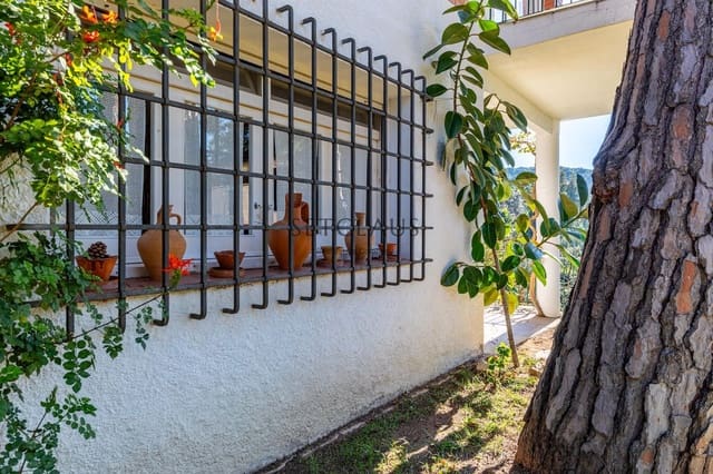 5 slaapkamer Villa te koop in Canyelles, Lloret de Mar met zwembad garage - € 1.350.000 (Ref: 8677125)