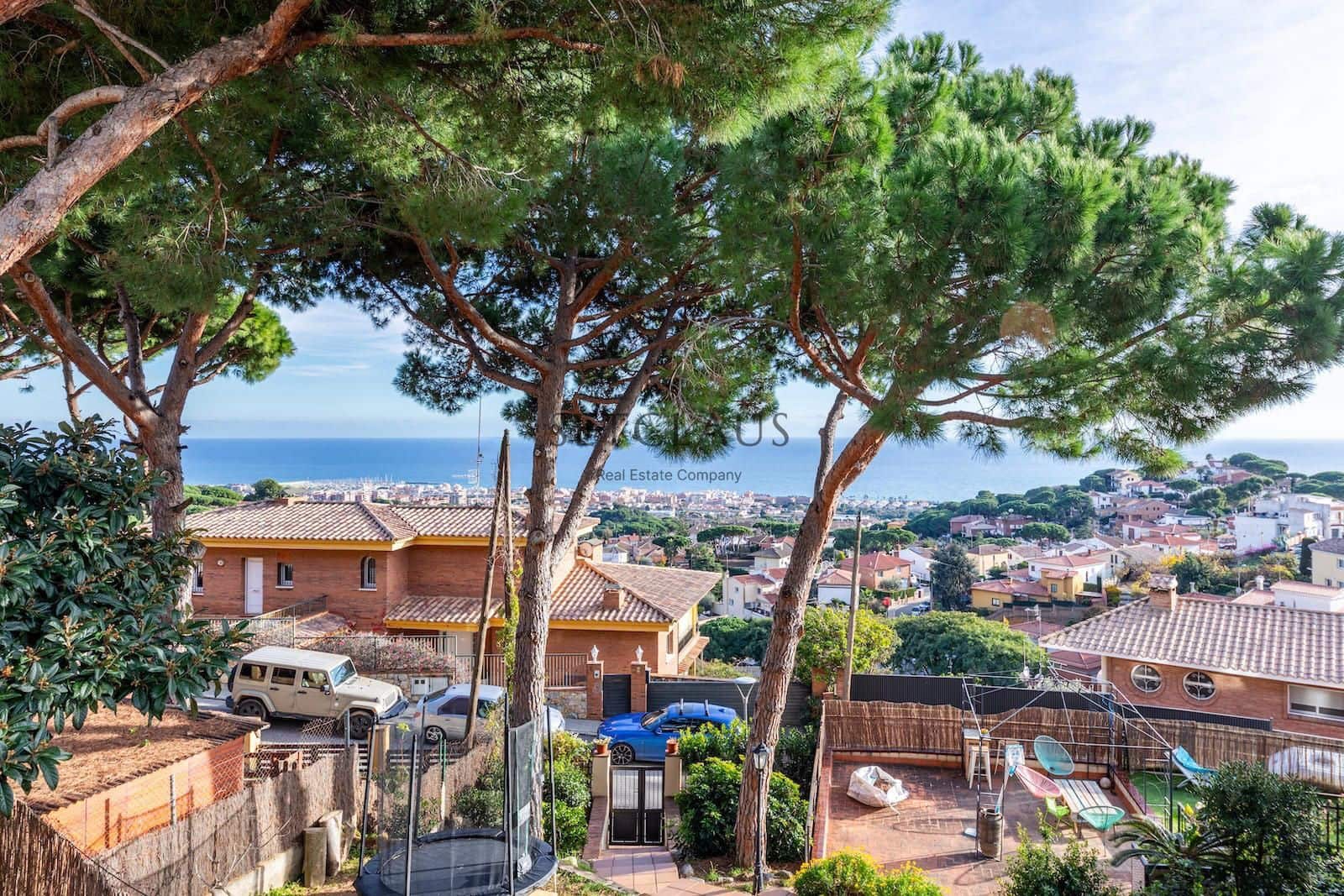 5 soveværelse Villa til salg i Premia de Dalt med swimmingpool garage - € 870.000 (Ref: 8700515)