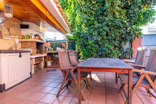 5 soveværelse Villa til salg i Premià de Mar med swimmingpool garage - € 820.000 (Ref: 8734879)