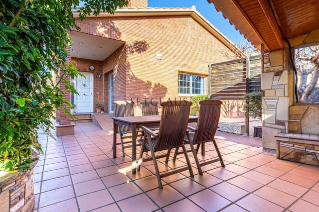 5 soveværelse Villa til salg i Premià de Mar med swimmingpool garage - € 820.000 (Ref: 8734879)