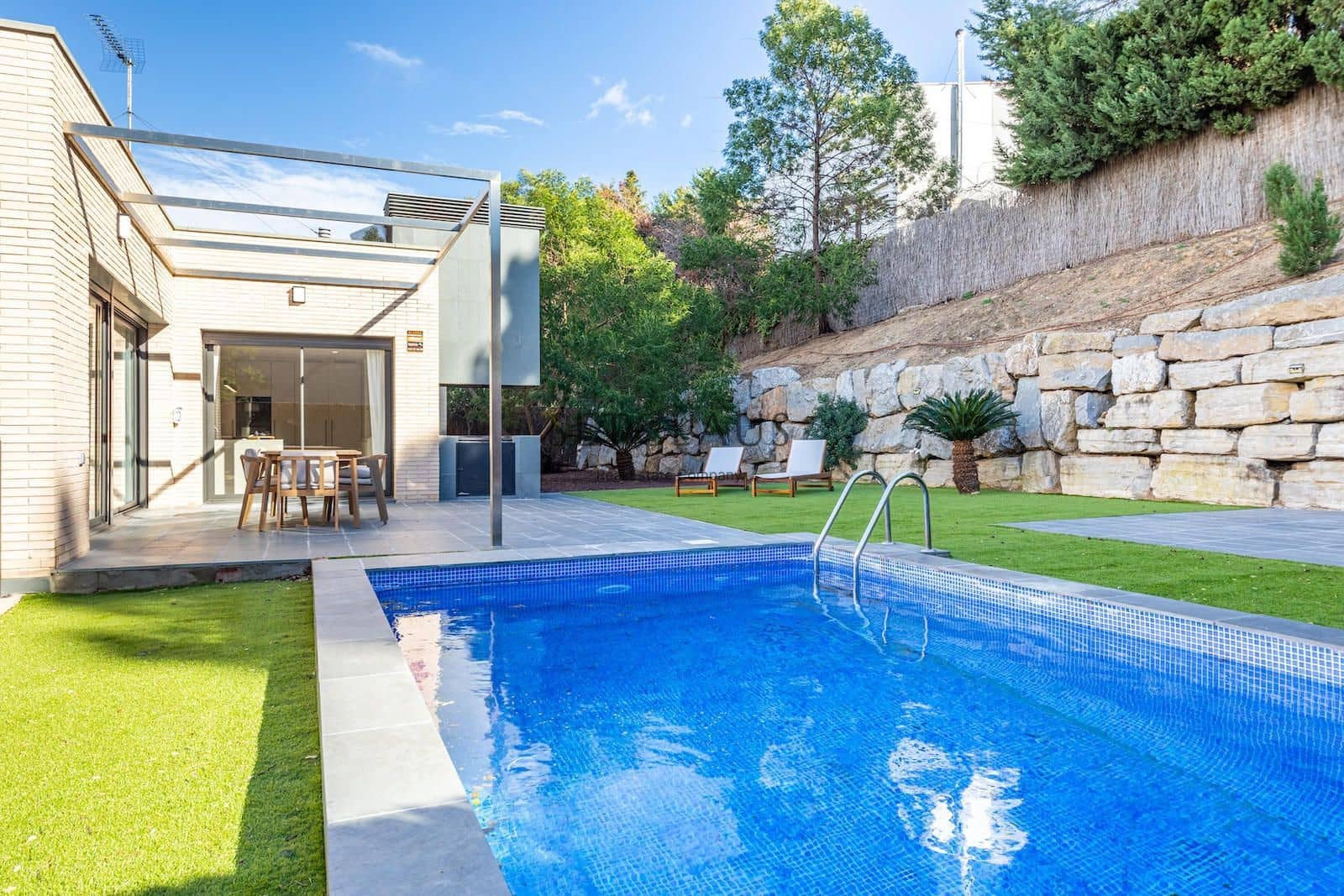 4 soveværelse Villa til salg i Alella med swimmingpool garage - € 1.090.000 (Ref: 8803856)