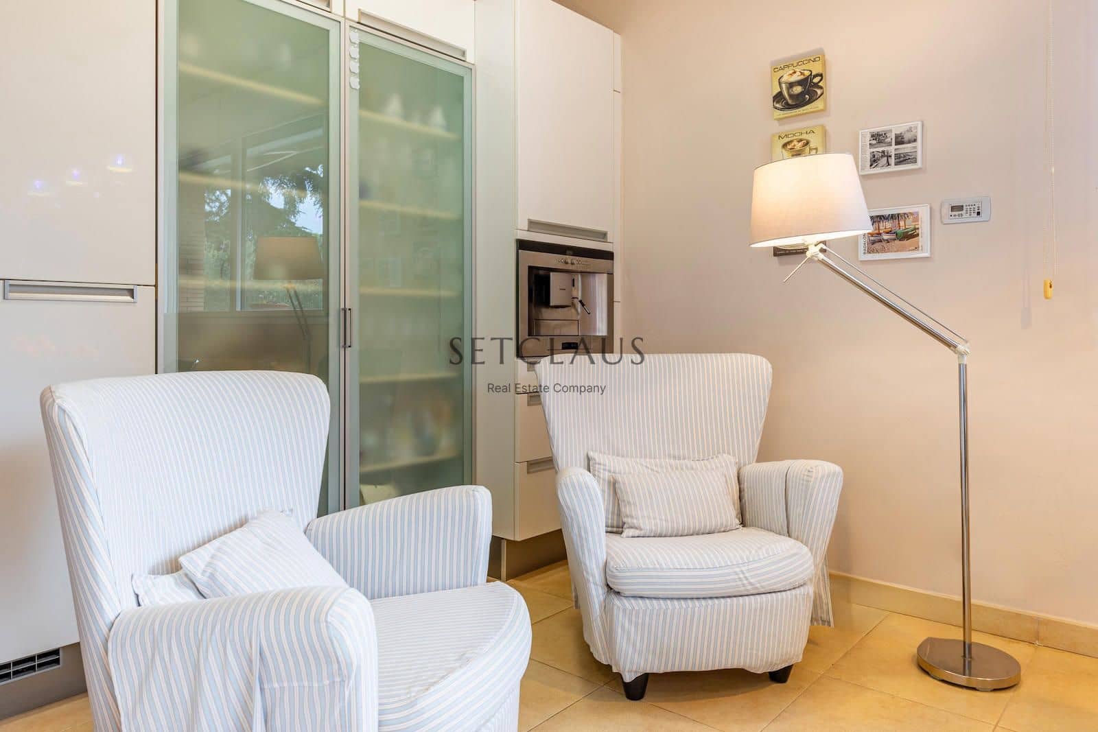 7 soverom Villa til salgs i Vallromanes med svømmebasseng garasje - € 1 900 000 (Ref: 8815055)