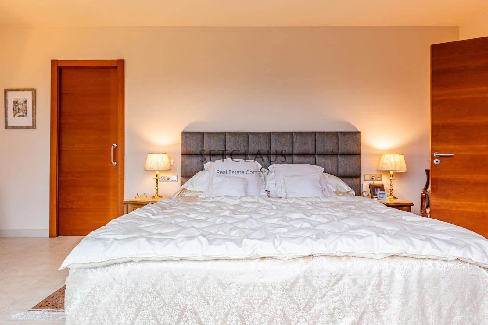 7 soverom Villa til salgs i Vallromanes med svømmebasseng garasje - € 1 900 000 (Ref: 8815055)