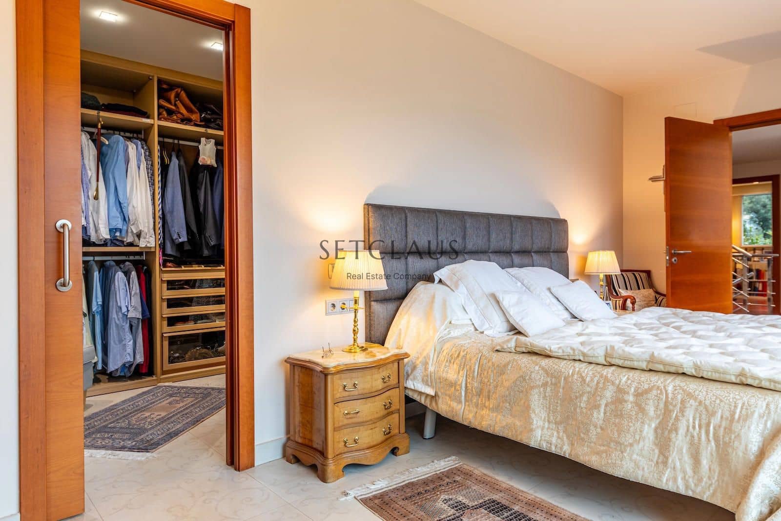 7 soverom Villa til salgs i Vallromanes med svømmebasseng garasje - € 1 900 000 (Ref: 8815055)