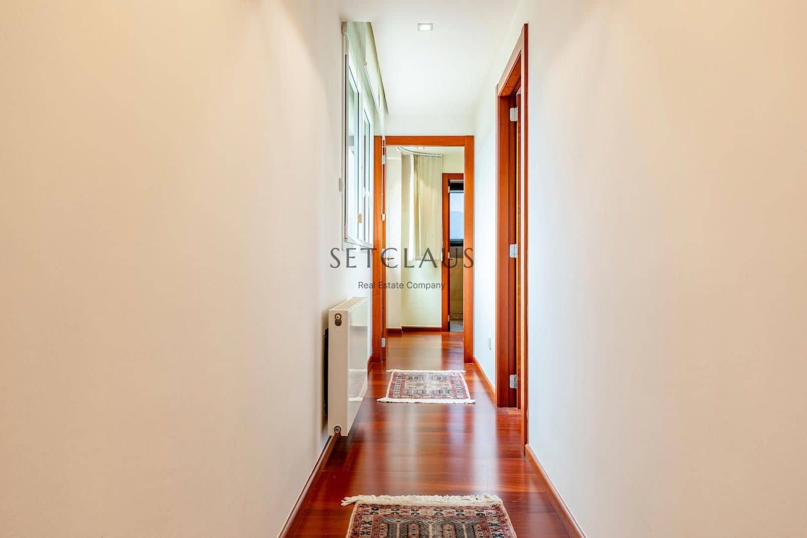 7 soverom Villa til salgs i Vallromanes med svømmebasseng garasje - € 1 900 000 (Ref: 8815055)