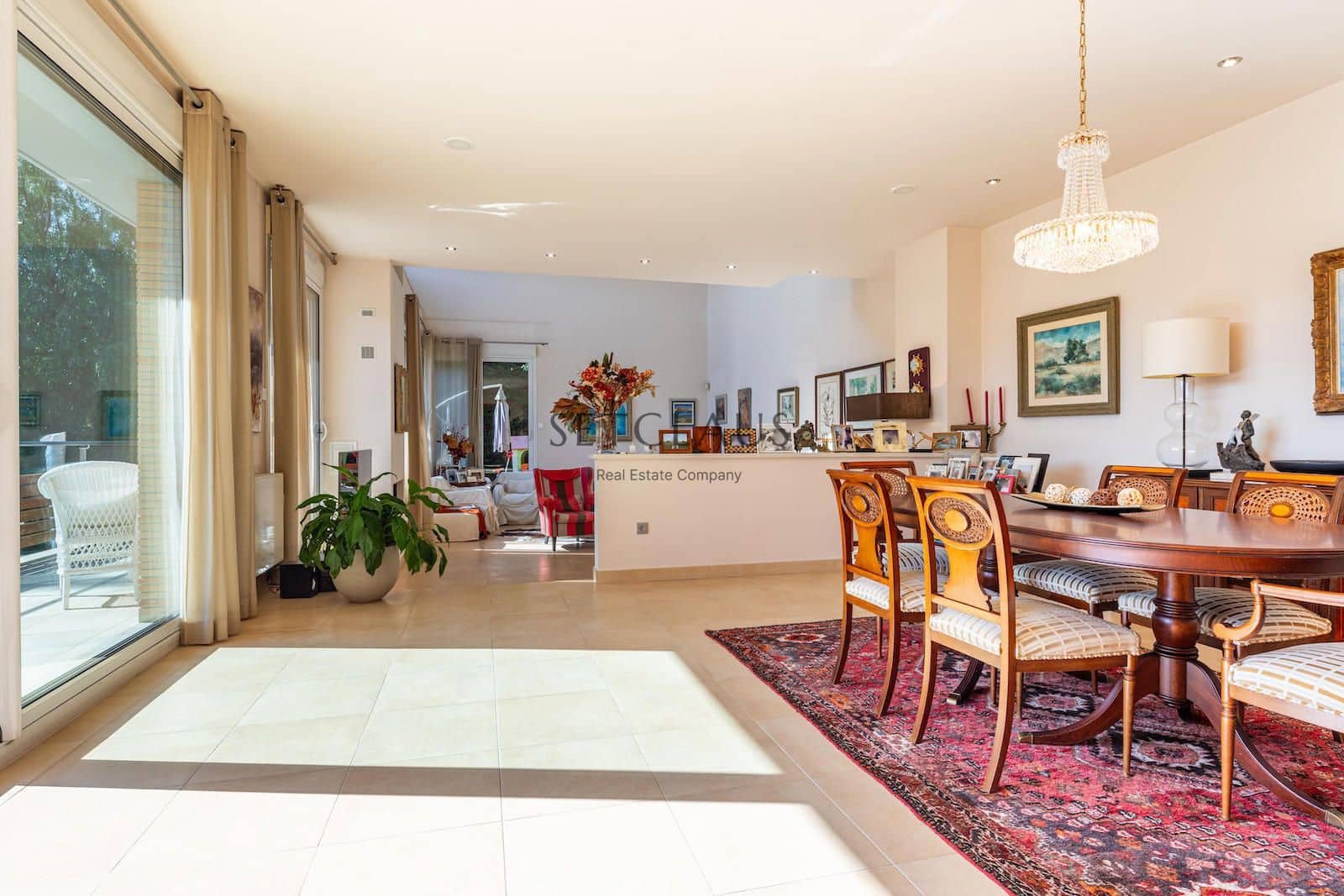 7 soverom Villa til salgs i Vallromanes med svømmebasseng garasje - € 1 900 000 (Ref: 8815055)