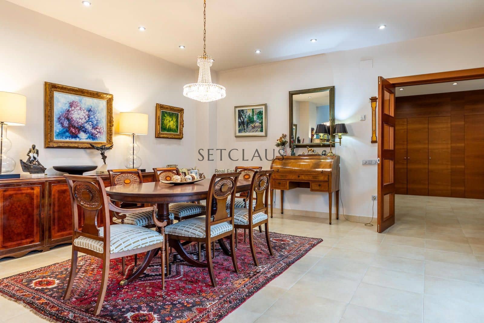 7 soverom Villa til salgs i Vallromanes med svømmebasseng garasje - € 1 900 000 (Ref: 8815055)