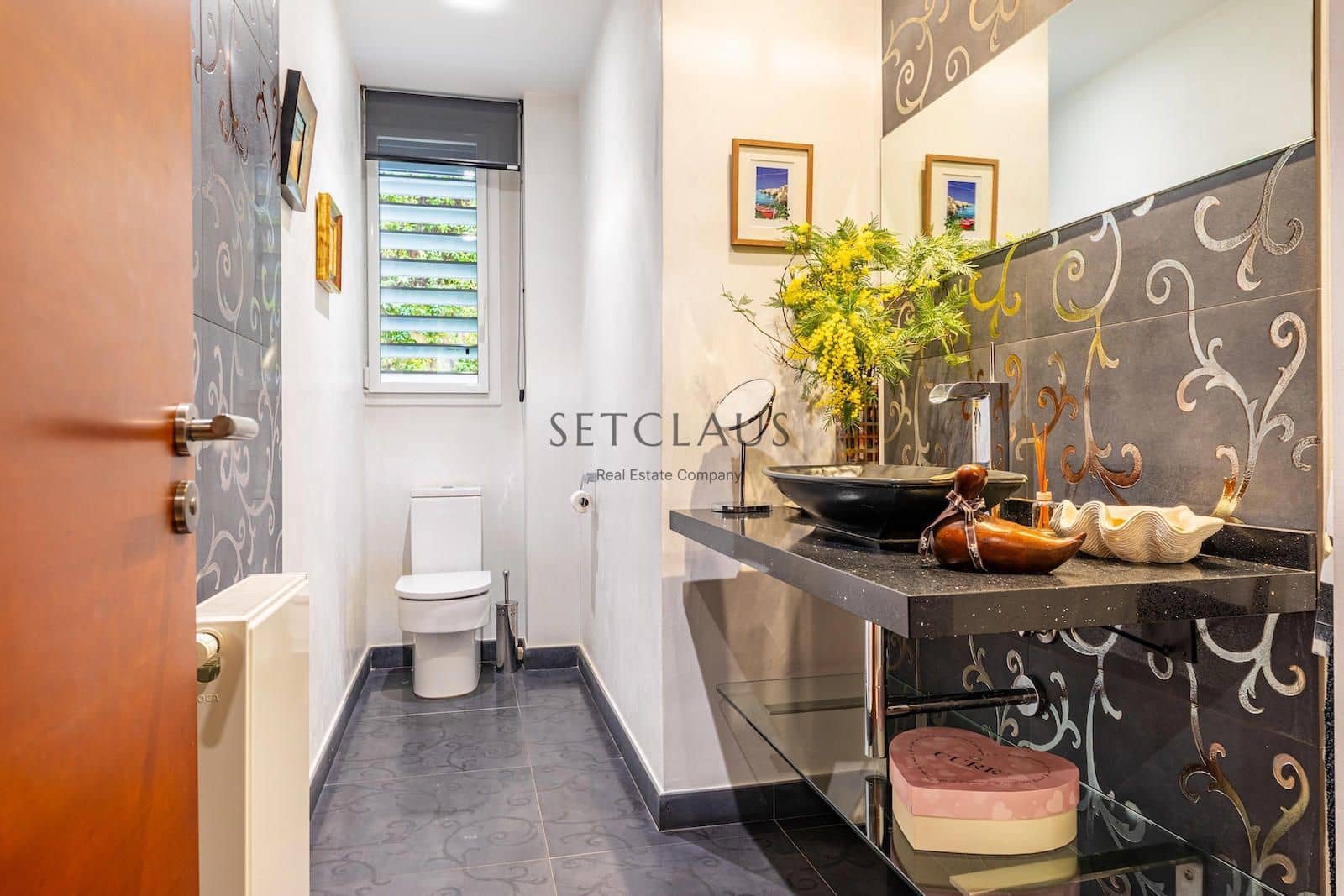 7 soverom Villa til salgs i Vallromanes med svømmebasseng garasje - € 1 900 000 (Ref: 8815055)