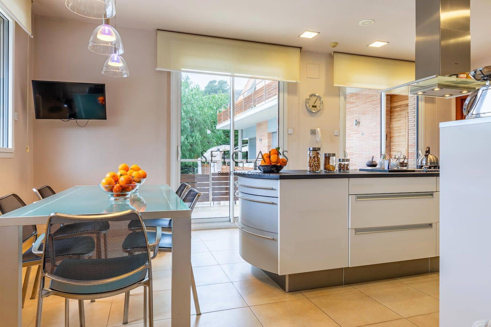 7 soverom Villa til salgs i Vallromanes med svømmebasseng garasje - € 1 900 000 (Ref: 8815055)