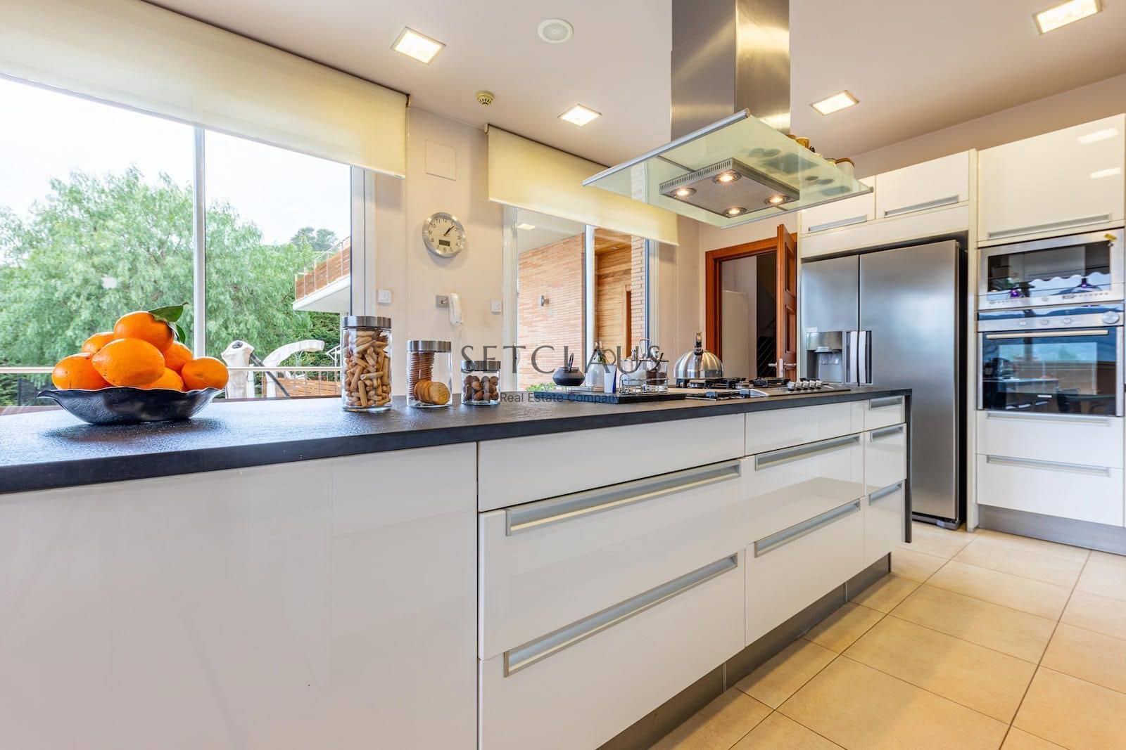 7 soverom Villa til salgs i Vallromanes med svømmebasseng garasje - € 1 900 000 (Ref: 8815055)