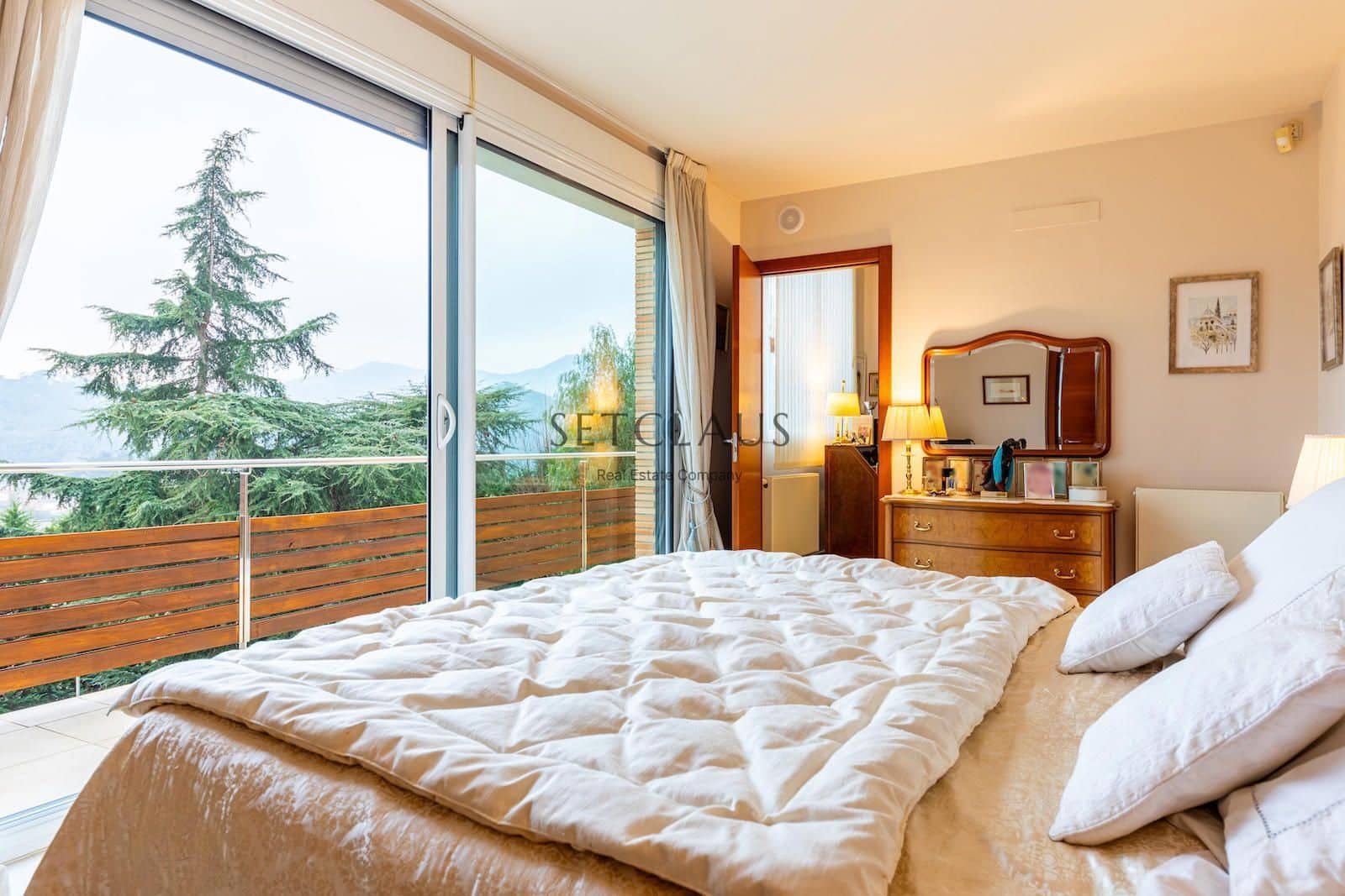 7 soverom Villa til salgs i Vallromanes med svømmebasseng garasje - € 1 900 000 (Ref: 8815055)