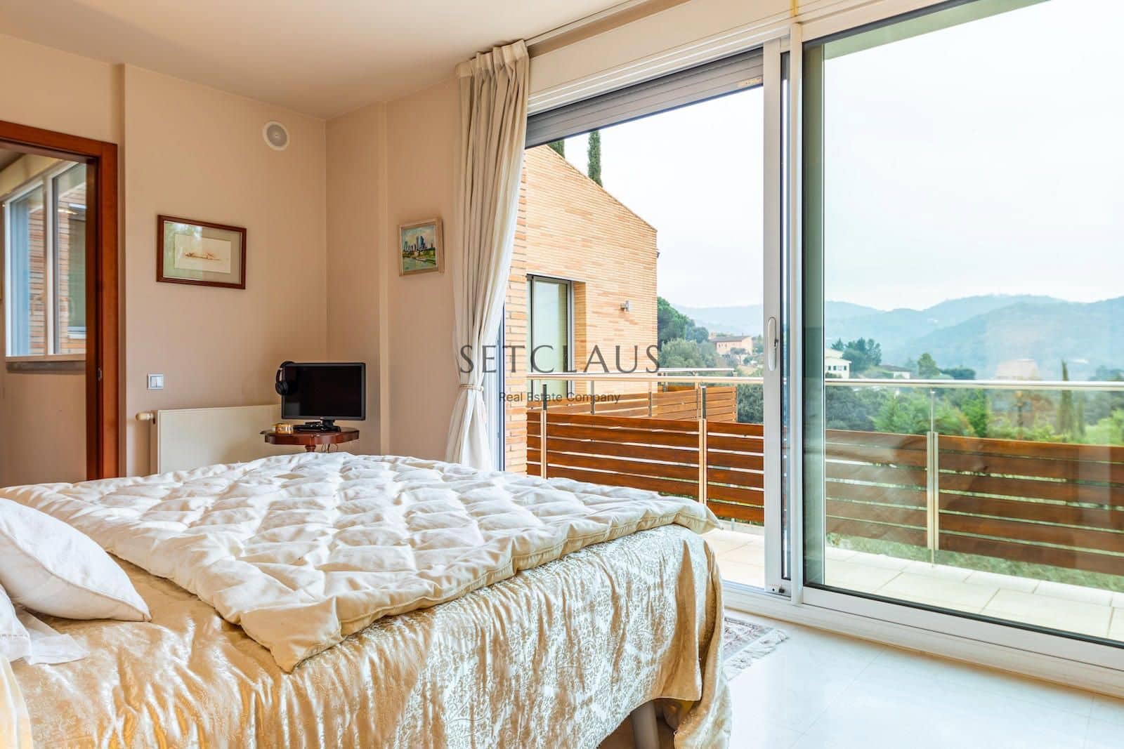 7 soverom Villa til salgs i Vallromanes med svømmebasseng garasje - € 1 900 000 (Ref: 8815055)