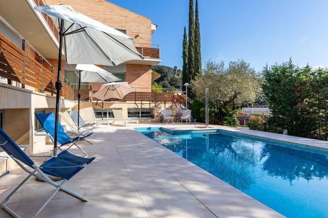 7 soverom Villa til salgs i Vallromanes med svømmebasseng garasje - € 1 900 000 (Ref: 8815055)