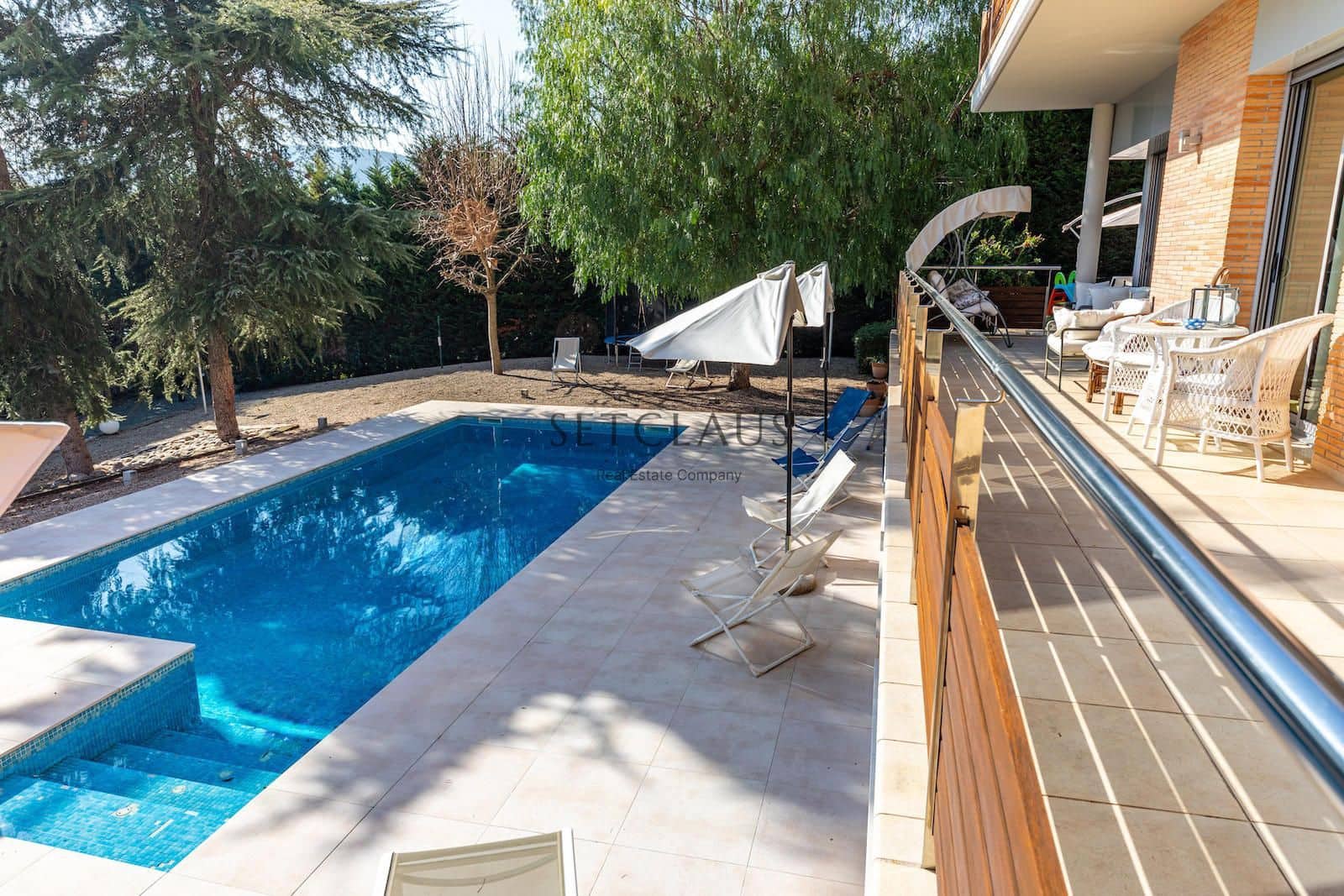 7 soverom Villa til salgs i Vallromanes med svømmebasseng garasje - € 1 900 000 (Ref: 8815055)