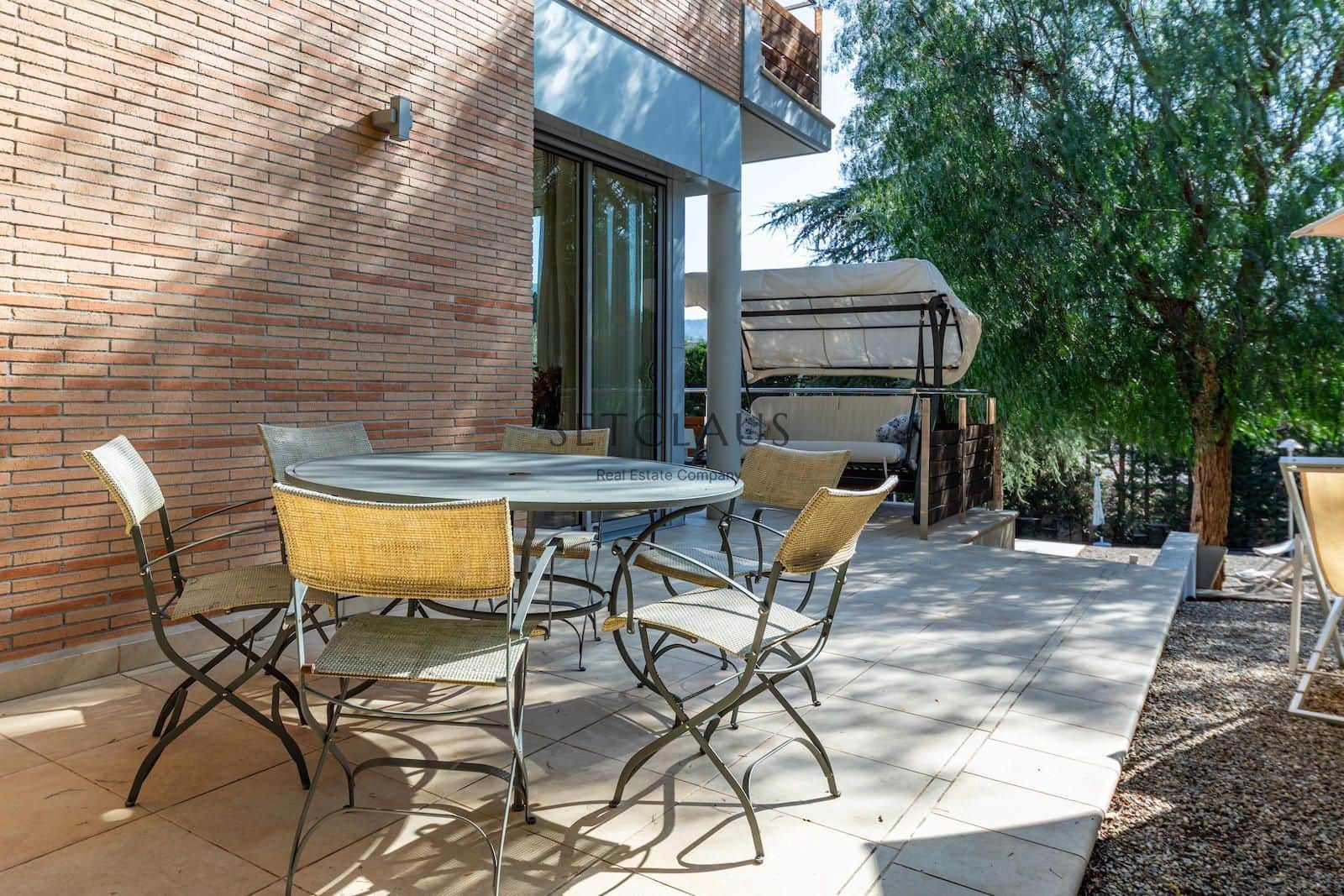 7 soverom Villa til salgs i Vallromanes med svømmebasseng garasje - € 1 900 000 (Ref: 8815055)