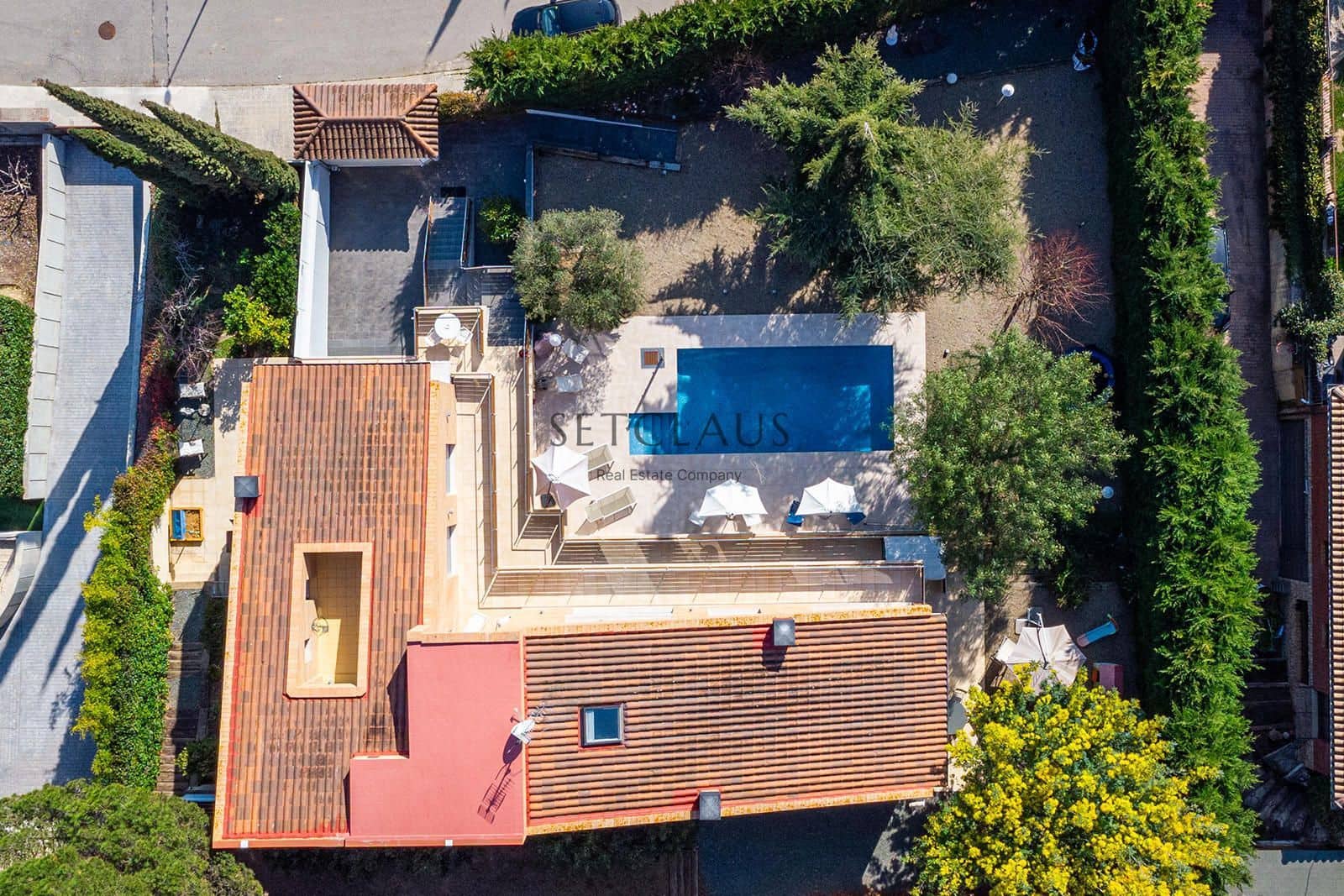 7 soverom Villa til salgs i Vallromanes med svømmebasseng garasje - € 1 900 000 (Ref: 8815055)